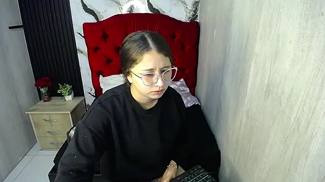 Snapshot of sammy__green chatting on 04/14/26, 01:05 sammy green online show from 04/14/26, 01:05