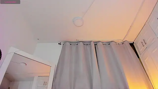 Cassandra Hunt online show from 05/30/26, 04:08
