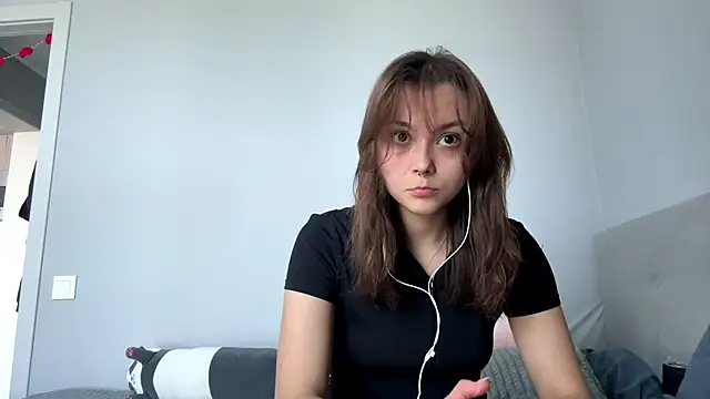 Thyeiysyla online show from 04/15/26, 10:10