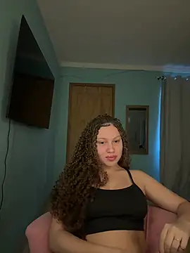 Snapshot of sophiiahot chatting on 05/05/26, 11:35 sophiiahot online show from 05/05/26, 11:35