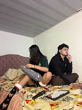 hotlatinocouple   online show from 04/24/26, 06:59