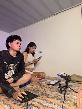 hotlatinocouple   online show from 04/25/26, 06:27