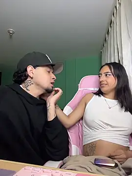 Snapshot of hotlatinocouple__ chatting on 06/03/26, 12:11 hotlatinocouple online show from 06/03/26, 12:11