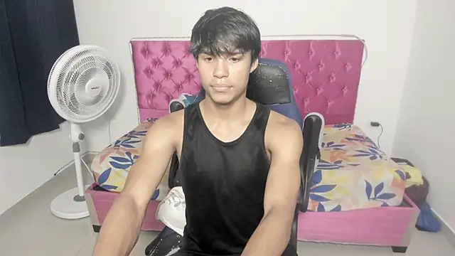 Snapshot of skinny_sam chatting on 06/12/26, 03:48 skinny sam online show from 06/12/26, 03:48