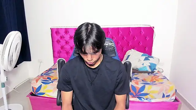 Snapshot of skinny_sam chatting on 07/05/26, 03:55 skinny sam online show from 07/05/26, 03:55