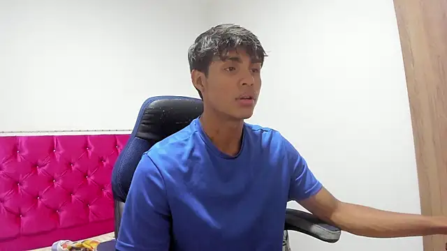 Snapshot of skinny_sam chatting on 04/16/26, 03:18 skinny sam online show from 04/16/26, 03:18