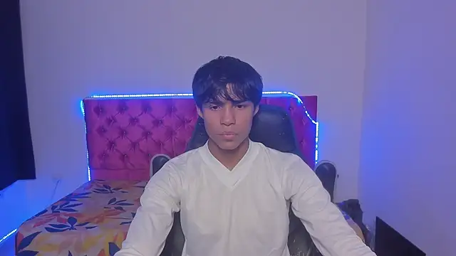 Snapshot of skinny_sam chatting on 05/21/26, 03:37 skinny sam online show from 05/21/26, 03:37