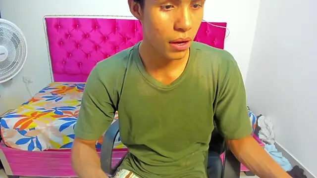 Snapshot of skinny_sam chatting on 05/08/26, 02:59 skinny sam online show from 05/08/26, 02:59