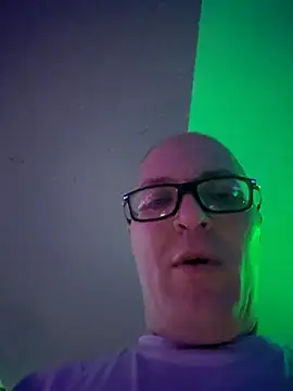 chronic vibez online show from 04/15/26, 07:58