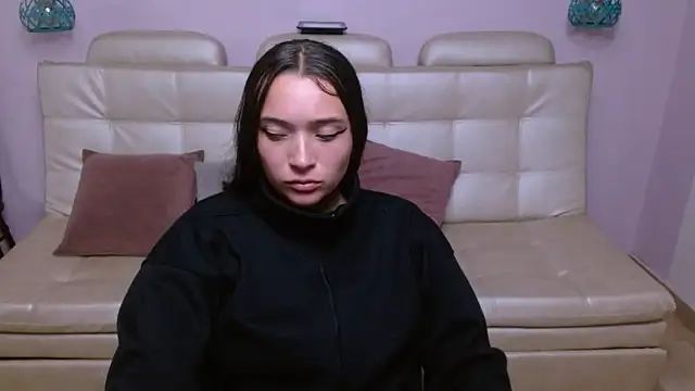 Marianne Cam online show from 04/15/26, 09:04