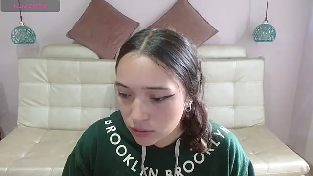 Marianne Cam online show from 04/17/26, 04:21