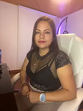 MIA ROSSEEE online show from 04/20/26, 03:24