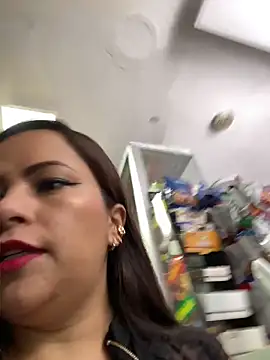 MIA ROSSEEE online show from 05/13/26, 02:02