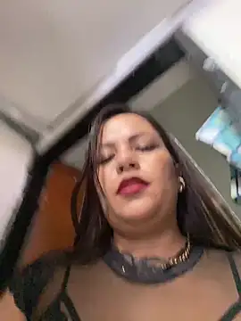 MIA ROSSEEE online show from 05/04/26, 01:58