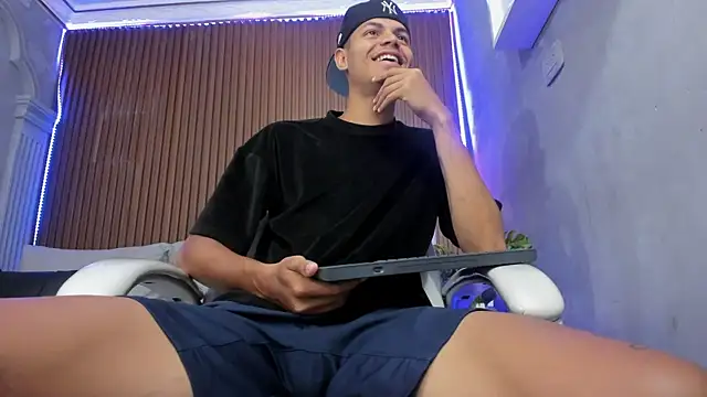 Snapshot of Omen20_ chatting on 04/10/26, 11:28 Omen20 online show from 04/10/26, 11:28