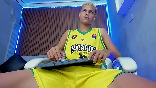 Snapshot of Omen20_ chatting on 04/11/26, 11:14 Omen20 online show from 04/11/26, 11:14