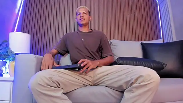 Snapshot of Omen20_ chatting on 04/09/26, 12:22 Omen20 online show from 04/09/26, 12:22