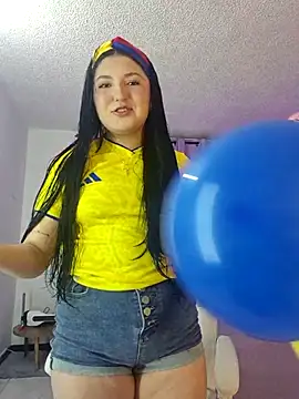 Snapshot of Celestee_21 chatting on 06/18/26, 01:48 Celestee 21 online show from 06/18/26, 01:48