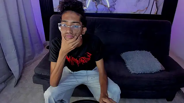 Snapshot of triiangel_latinboy chatting on 05/27/26, 12:56 triiangel latinboy online show from 05/27/26, 12:56