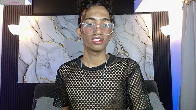 Snapshot of triiangel_latinboy chatting on 04/24/26, 01:18 triiangel latinboy online show from 04/24/26, 01:18