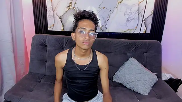 Snapshot of triiangel_latinboy chatting on 05/22/26, 12:36 triiangel latinboy online show from 05/22/26, 12:36