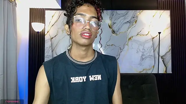 Snapshot of triiangel_latinboy chatting on 05/08/26, 12:25 triiangel latinboy online show from 05/08/26, 12:25
