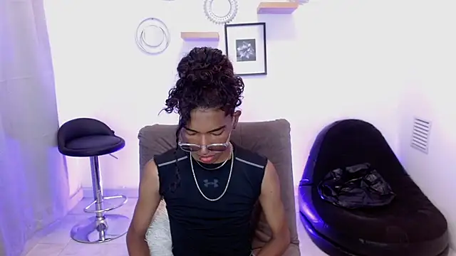Snapshot of triiangel_latinboy chatting on 05/16/26, 06:29 triiangel latinboy online show from 05/16/26, 06:29
