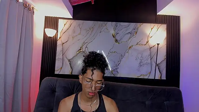 Snapshot of triiangel_latinboy chatting on 05/18/26, 12:32 triiangel latinboy online show from 05/18/26, 12:32