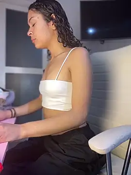 AlanaMartinez Pink online show from 05/09/26, 12:58