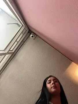AlanaMartinez Pink online show from 04/29/26, 09:32