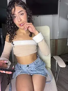 AlanaMartinez Pink online show from 05/29/26, 02:06