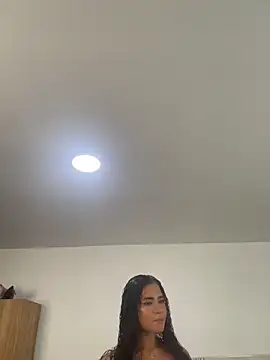 ZaraReyes online show from 04/28/26, 10:41