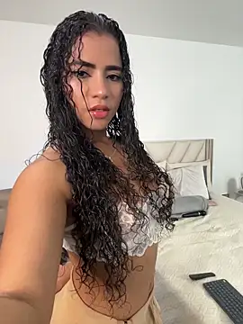 ZaraReyes online show from 05/11/26, 12:17