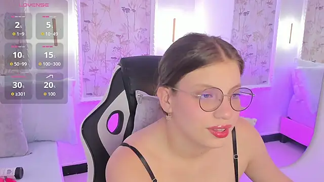 liiliie petite online show from 05/14/26, 07:11