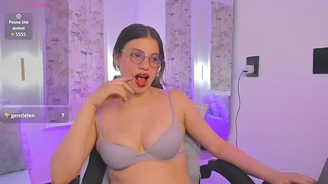 liiliie petite online show from 05/12/26, 07:31