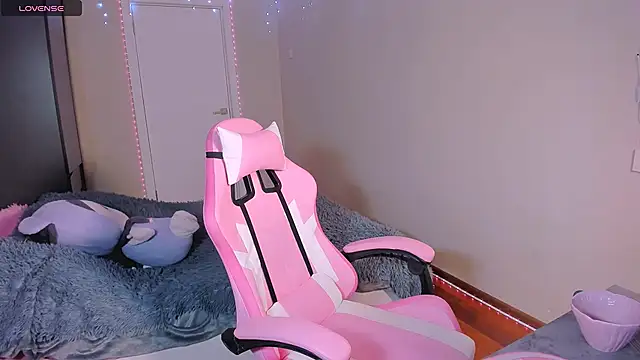 Snapshot of Mikaella_Nicole chatting on 04/10/26, 08:27 Mikaella Nicole online show from 04/10/26, 08:27