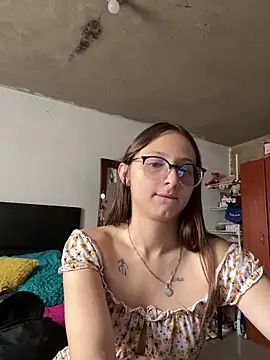 Snapshot of Aria_roouse3 chatting on 04/13/26, 02:21 Aria roouse3 online show from 04/13/26, 02:21