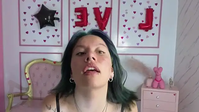 Snapshot of lewii_t chatting on 04/14/26, 02:49 lewii t online show from 04/14/26, 02:49