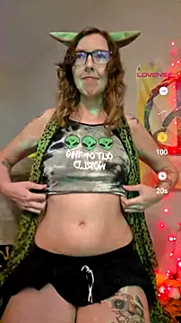 Snapshot of arts1nn chatting on 07/17/26, 02:42 arts1nn online show from 07/17/26, 02:42