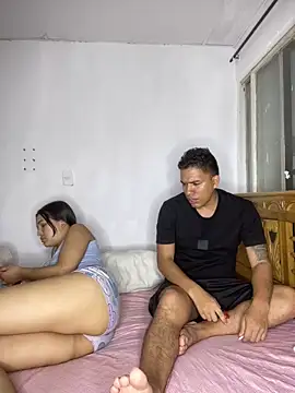 Snapshot of lisa_and_lian chatting on 04/10/26, 11:12 lisa and lian online show from 04/10/26, 11:12