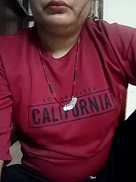 Snapshot of bhabhi-lovely chatting on 04/28/26, 04:06 bhabhi-lovely online show from 04/28/26, 04:06