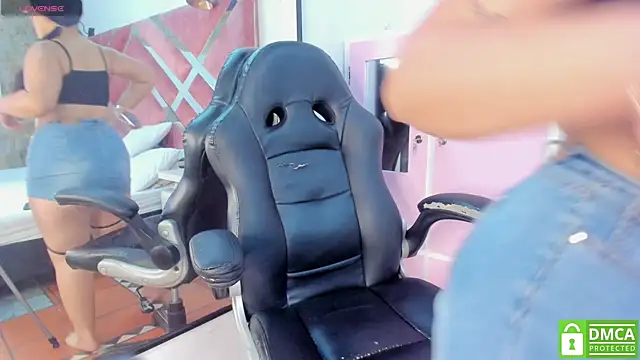 Snapshot of Naughty_Aly111 chatting on 04/12/26, 04:49 Naughty Aly111 online show from 04/12/26, 04:49