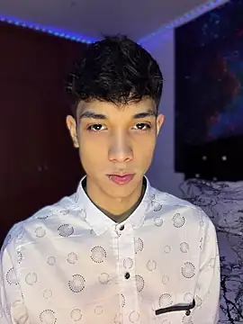 Snapshot of RoughDiamond_ chatting on 04/13/26, 05:33 RoughDiamond online show from 04/13/26, 05:33