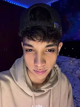 Snapshot of RoughDiamond_ chatting on 04/11/26, 07:45 RoughDiamond online show from 04/11/26, 07:45