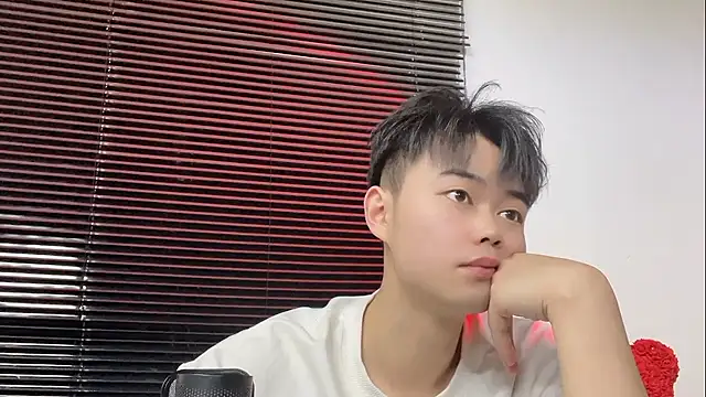 GUCCI-BOY1314 online show from 04/26/26, 12:57