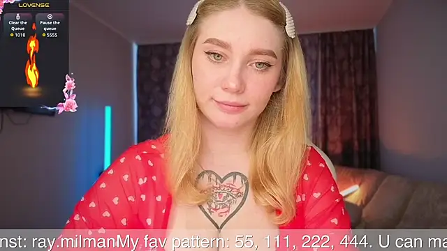 Snapshot of AliceMilr chatting on 06/25/26, 08:30 AliceMilr online show from 06/25/26, 08:30