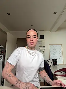 liloutatoou online show from 04/15/26, 12:21