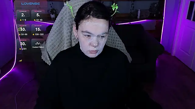 QwertyAnnie Lbo online show from 04/23/26, 01:45