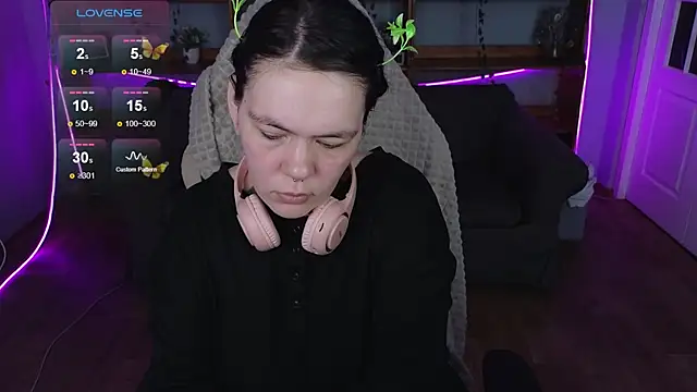 QwertyAnnie Lbo online show from 04/24/26, 01:40