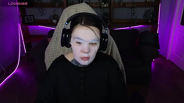 QwertyAnnie Lbo online show from 04/15/26, 02:50